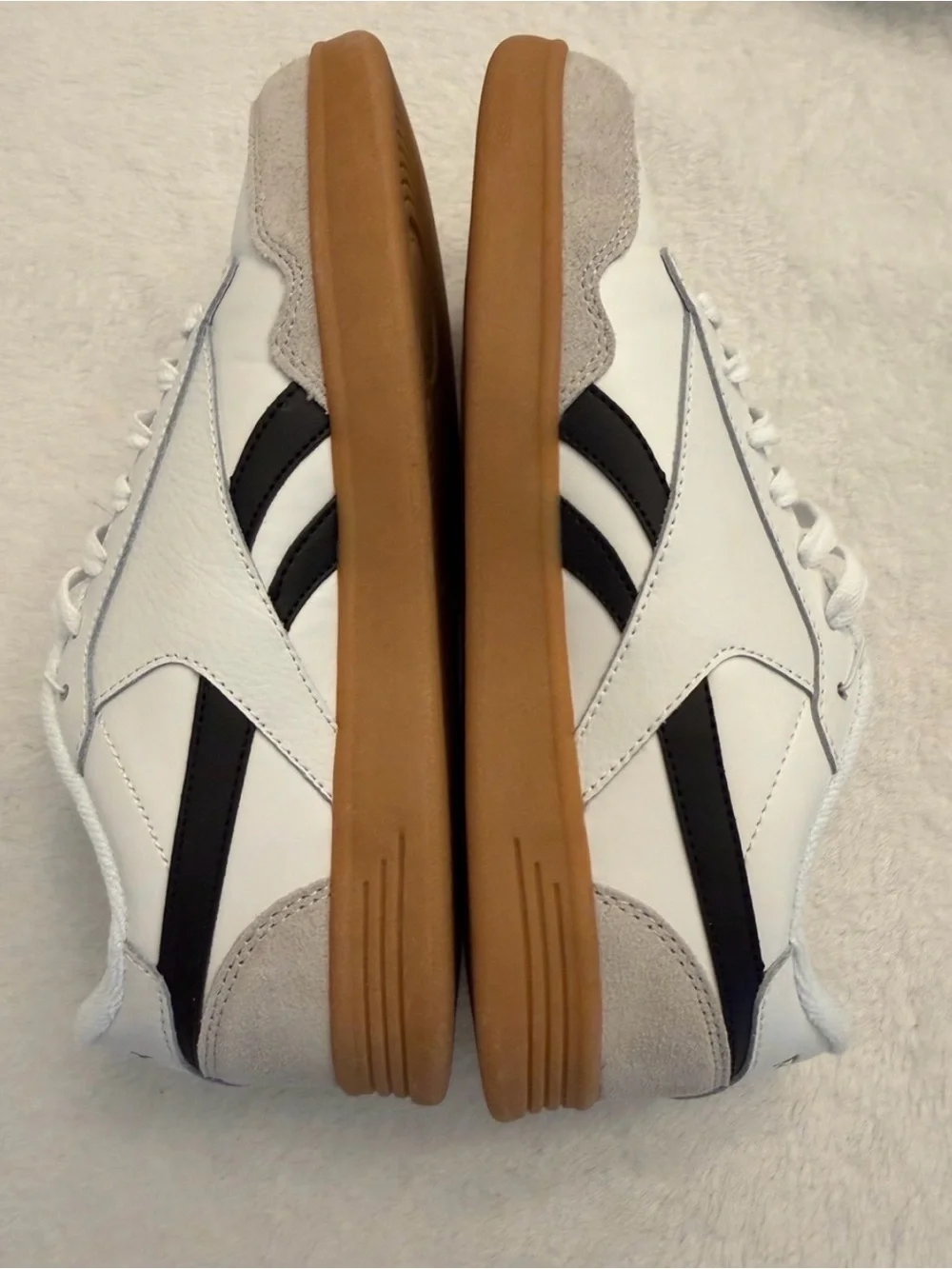 Reebok Club C Black and White Low-Top Sneakers with Gum Soles womens size 8